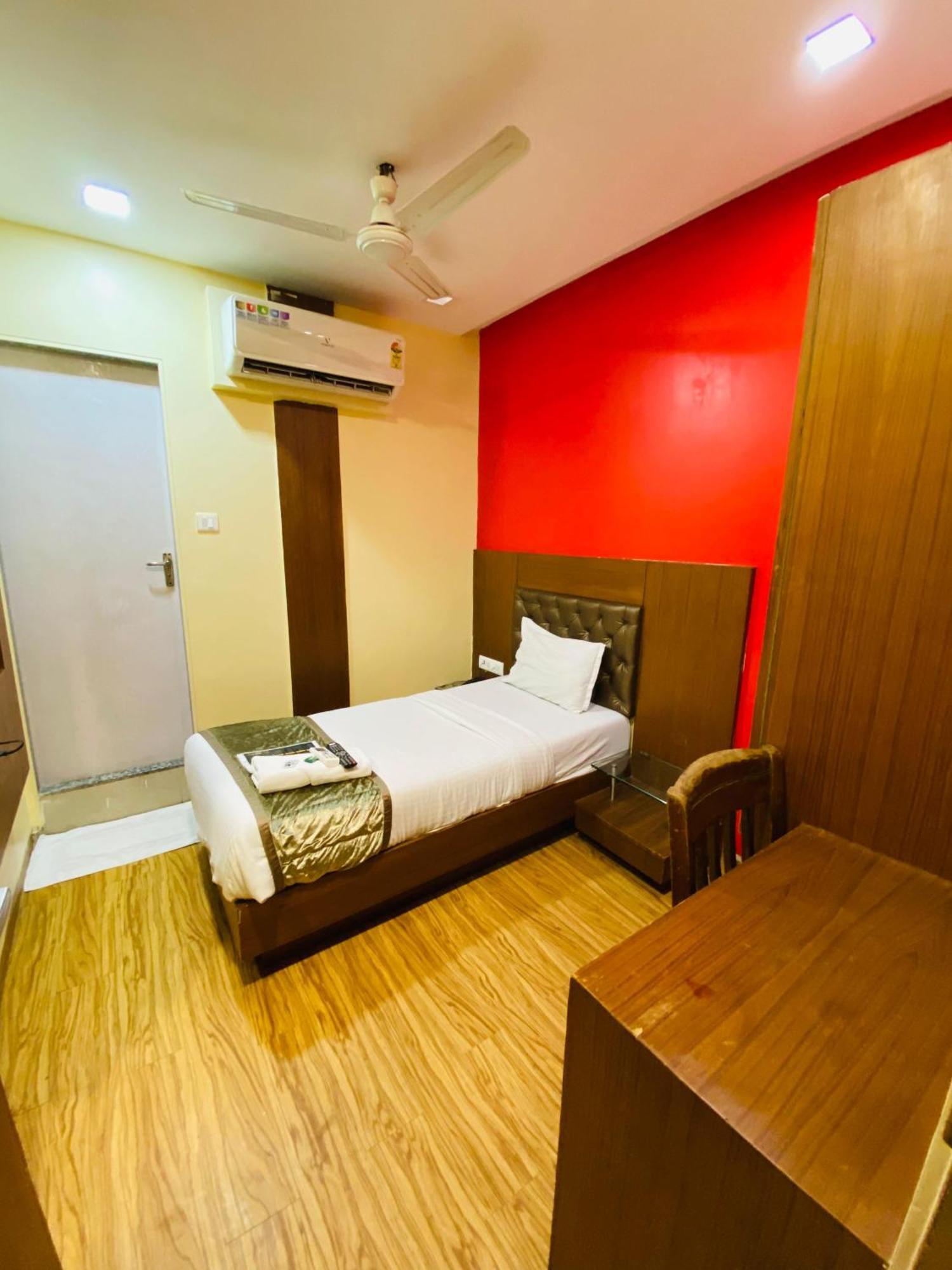 Hotel Arton Regency Near Terminal 2 Airport Mumbai Eksteriør bilde